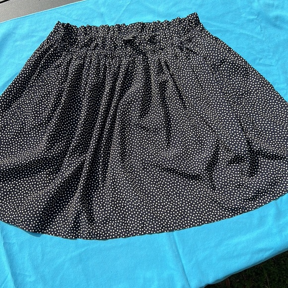 MNG flouncy mini skirt. Size large - Picture 2 of 3